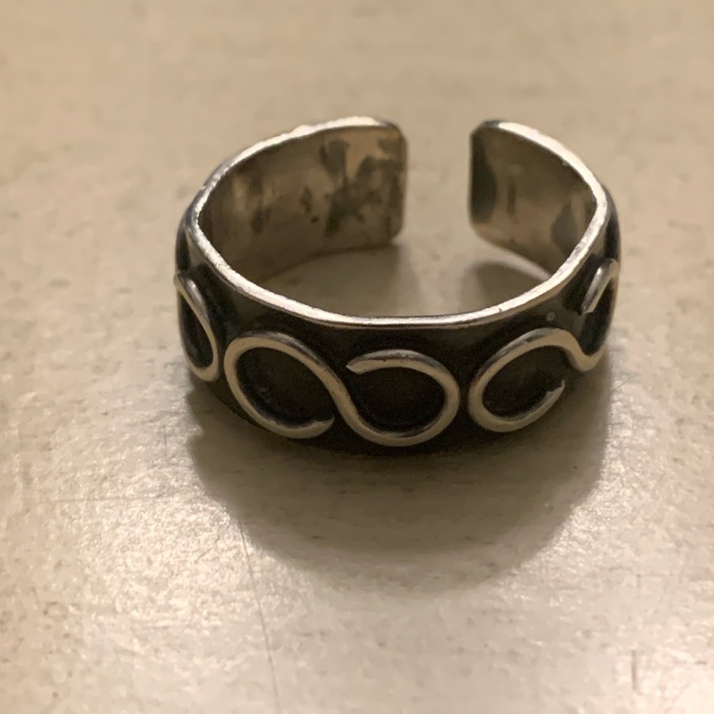 Vintage Sterling Silver‎ Black Enamel Infinity Ring size 7
